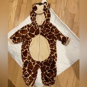 🍭 2/$25 🌟🔥🔥🦒Adorable giraffe costume for babies aged 0 to 6 months